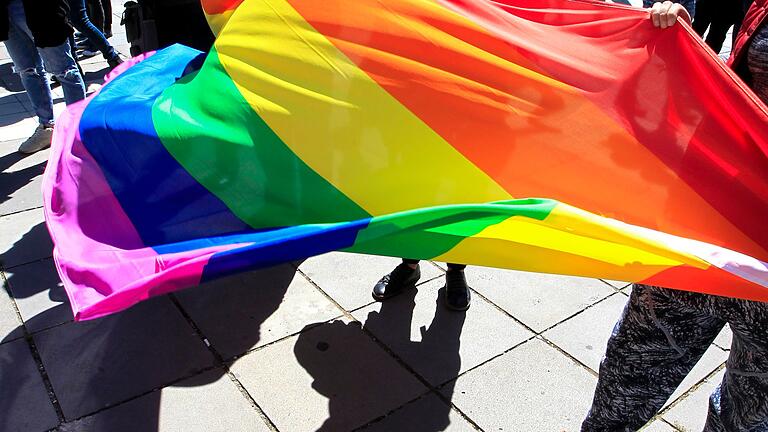 Internationaler Tag gegen Homophobie in Tiflis - Das georgische Parlament hat ein Gesetz gegen die sogenannte Propaganda von Homosexualität und Transgeschlechtlichkeit verabschiedet. (Archivbild) Internationaler Tag gegen Homophobie in Tiflis - Das georgische Parlament hat ein Gesetz gegen die sogenannte Propaganda von Homosexualität und Transgeschlechtlichkeit verabschiedet. (Archivbild)