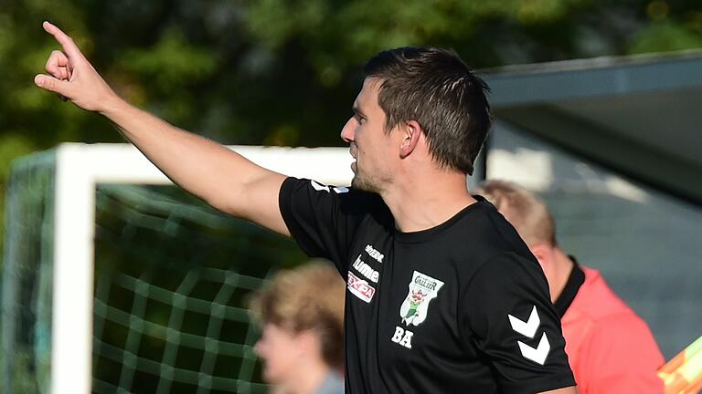 Trainer Andreas Brendler (im Bild) peilt mit dem TSV Großbardorf jetzt die 40-Punkte-Marke an. Trainer Andreas Brendler (im Bild) peilt mit dem TSV Großbardorf jetzt die 40-Punkte-Marke an.