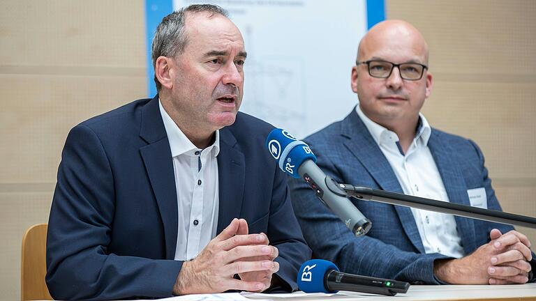 Bayerns Wirtschafts- und Energieminister Hubert Aiwanger (links) mit dem Münnerstädter Bürgermeister Michael Kastl.