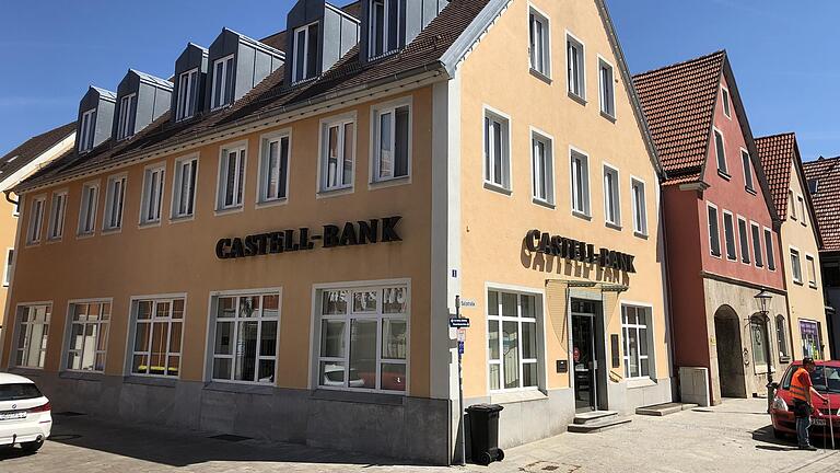 Die Geschichte der Castell-Bank in Gerolzhofen neigt sich dem Ende zu. Bis spätestens März 2022 wird die Filiale in der Marktstraße geschlossen. Die Geschichte der Castell-Bank in Gerolzhofen neigt sich dem Ende zu. Bis spätestens März 2022 wird die Filiale in der Marktstraße geschlossen.
