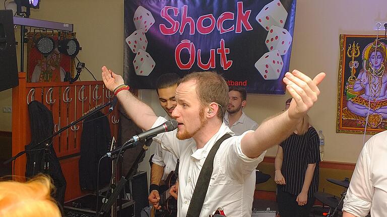 Shock Out, eine Band aus Frammersbach, ist wiederum zu Gast im Restaurant Gautam im ehemaligen Stadtbahnhof Shock Out, eine Band aus Frammersbach, ist wiederum zu Gast im Restaurant Gautam im ehemaligen Stadtbahnhof 