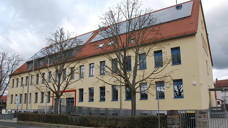 Neuer Standort der Förderschule des Landkreises? Die Matthias-Ehrenfried-Grundschule in Rimpar.