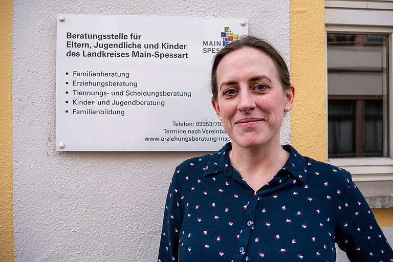 Diplom-Pädagogin Simone Fischer von der Erziehungsberatungsstelle des Landkreises Main-Spessart in Karlstadt gibt Tipps, wie man mit einem schlechten Zeugnis umgehen kann. Diplom-Pädagogin Simone Fischer von der Erziehungsberatungsstelle des Landkreises Main-Spessart in Karlstadt gibt Tipps, wie man mit einem schlechten Zeugnis umgehen kann.