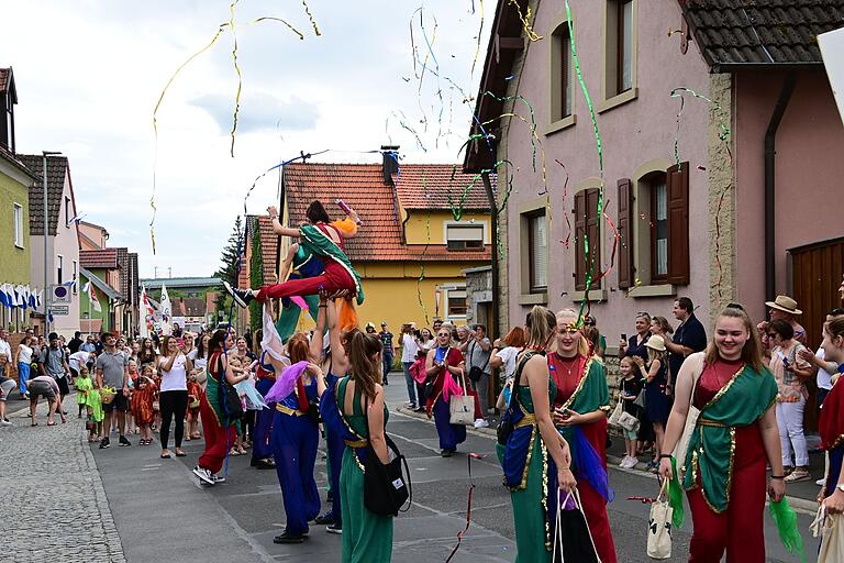 Die Marokkos waren mit ihren bunten Verkleidungen ein echter Hingucker.