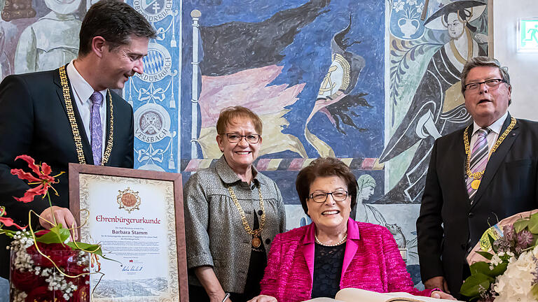 Oberbürgermeister Christian Schuchardt überreicht Barbara Stamm am 29.5.2019 die Ehrenbürgerschaft im Ratssaal Würzburg unter Anwesenheit Aller, die in Würzburg Rang und Namen haben