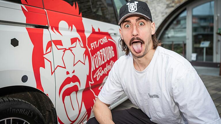 Seit dieser Saison fährt Zac Seljaas mit einem speziell für ihn gestalteten Auto durch die Stadt. Seit dieser Saison fährt Zac Seljaas mit einem speziell für ihn gestalteten Auto durch die Stadt.