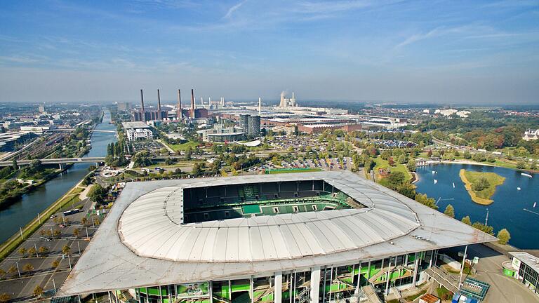 Die Volkswagen Arena in Wolfsburg - Was bedeutet die Volkswagen-Krise für den Fußballclub VfL Wolfsburg? Die Volkswagen Arena in Wolfsburg - Was bedeutet die Volkswagen-Krise für den Fußballclub VfL Wolfsburg?
