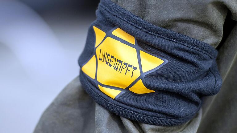 Nicht nur bei Demonstrationen gegen Corona-Maßnahmen wird Judenfeindlichkeit offen gezeigt. Auch der alltägliche Antisemitismus nimmt laut einer Dokumentationsstelle stark zu. Nicht nur bei Demonstrationen gegen Corona-Maßnahmen wird Judenfeindlichkeit offen gezeigt. Auch der alltägliche Antisemitismus nimmt laut einer Dokumentationsstelle stark zu.