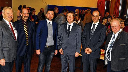 Drei Bürgermeister und die Geistlichkeit: Beim Neujahrsempfang in Schonungen (von links) Dritter Bürgermeister Gerhard Barthelmes, stellvertretender Bürgermeister Thomas Rösch, Bürgermeister Stefan Rottmann, Pfarrer Thomas Amrehn, Pfarrer Marcus Döbert und Diakon Michael Wahler. Drei Bürgermeister und die Geistlichkeit: Beim Neujahrsempfang in Schonungen (von links) Dritter Bürgermeister Gerhard Barthelmes, stellvertretender Bürgermeister Thomas Rösch, Bürgermeister Stefan Rottmann, Pfarrer Thomas Amrehn, Pfarrer Marcus Döbert und Diakon Michael Wahler.