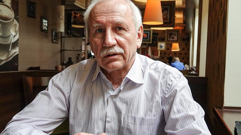 Politologe Waleri Karbalewitsch - Seit Jahrzehnten beobachtet der Politanalyst Waleri Karbalewitsch den belarussischen Machthaber Alexander Lukaschenko, bis er aus Angst um seine Sicherheit ins Ausland floh. (Archivbild) Politologe Waleri Karbalewitsch - Seit Jahrzehnten beobachtet der Politanalyst Waleri Karbalewitsch den belarussischen Machthaber Alexander Lukaschenko, bis er aus Angst um seine Sicherheit ins Ausland floh. (Archivbild)