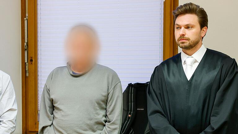 Vor dem Landgericht Schweinfurt muss sich seit diesem Montag der US-Amerikaner Tommy M. wegen Mordes verantworten. Er soll im April 1978 die 18-jährige Cornelia Hümpfer getötet haben. Rechts neben ihm steht sein Strafverteidiger Johannes Makepeace. Vor dem Landgericht Schweinfurt muss sich seit diesem Montag der US-Amerikaner Tommy M. wegen Mordes verantworten. Er soll im April 1978 die 18-jährige Cornelia Hümpfer getötet haben. Rechts neben ihm steht sein Strafverteidiger Johannes Makepeace.