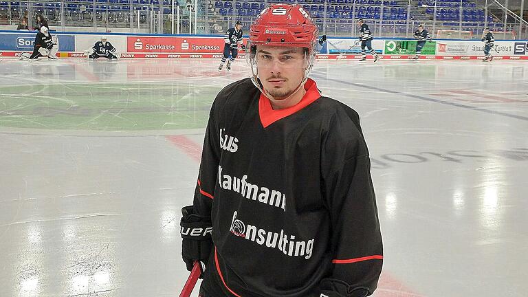 Ein Assist, ein Tor: Haßfurts Neuzugang Philip Endres ist nach seinen ersten beiden Einsätzen am vergangenen Wochenende zufrieden. Bei seiner Heimpremiere am Freitagabend gegen Waldkirchen und am Sonntag beim letzten Auswärtsspiel der Vorrunde beim VER Selb hofft der 21-jährige Nürnberger in erster Linie auf weitere sechs Punkte.
