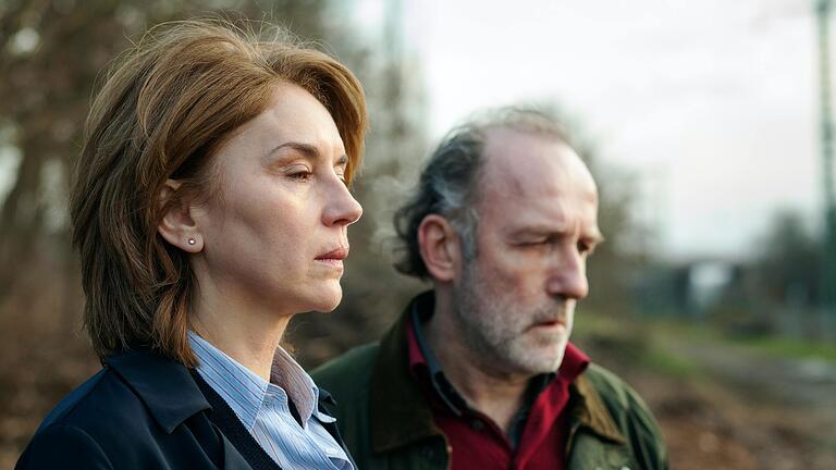 Ganz starke Auftritte im Franken-'Tatort' am 1. Mai: Die Eltern (Valentina Sauca und Karl Markovics) des Mordopfers beschließen, auf eigene Faust zu ermitteln. Ganz starke Auftritte im Franken-'Tatort' am 1. Mai: Die Eltern (Valentina Sauca und Karl Markovics) des Mordopfers beschließen, auf eigene Faust zu ermitteln.