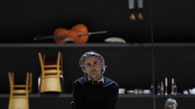 Johan Simons inszeniert das Schauspiel &bdquo;Iwanow&ldquo; mit Jens Harzer in der Titelrolle.