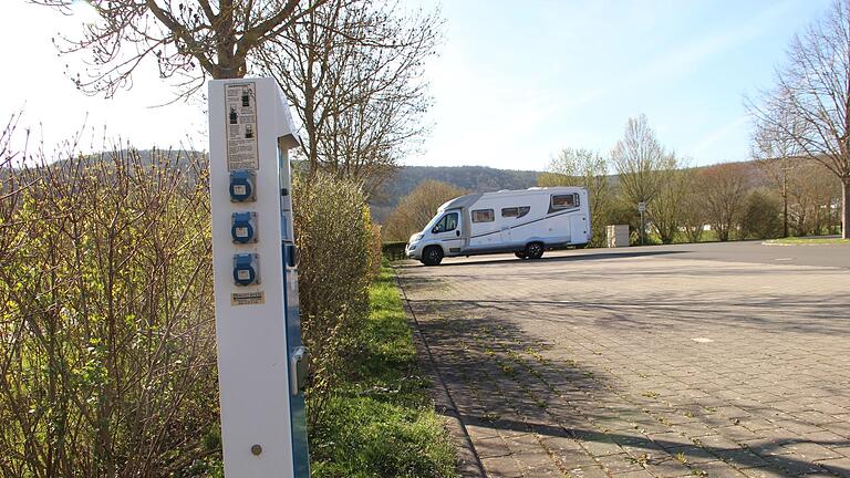 Nur vereinzelt verirren sich momentan Camper wie hier in Bad Bocklet auf den Stellplätzen. Noch ist Campingurlaub offiziell nicht erlaubt.Foto: Heike Beudert - Nur vereinzelt verirren sich momentan Camper wie hier in Bad Bocklet auf den Stellplätzen. Noch ist Campingurlaub offiziell nicht erlaubt.Foto: Heike Beudert Nur vereinzelt verirren sich momentan Camper wie hier in Bad Bocklet auf den Stellplätzen. Noch ist Campingurlaub offiziell nicht erlaubt.Foto: Heike Beudert - Nur vereinzelt verirren sich momentan Camper wie hier in Bad Bocklet auf den Stellplätzen. Noch ist Campingurlaub offiziell nicht erlaubt.Foto: Heike Beudert