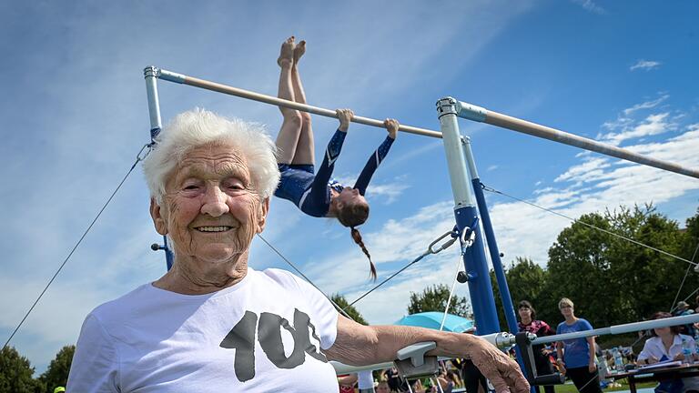 Johanna Quaas - älteste Turnerin der Welt im Guinness-Buch       -  Turnfest mit 98 Jahren. Johanna Quaas' Lebensmotto lautet: immer in Bewegung bleiben. (Archivbild)