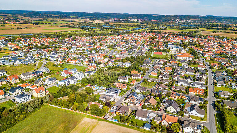 Der Blick auf Knetzgau. Der örtliche Gemeinderat kritisiert in seinen 'Gemeinderatsnachrichten' erneut Bürgermeister und Verwaltung.&nbsp;