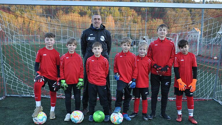 Die Nachwuchstalente des FC Grünsfeld beim Training mit Uwe Liebenstein. Die Nachwuchstalente des FC Grünsfeld beim Training mit Uwe Liebenstein.