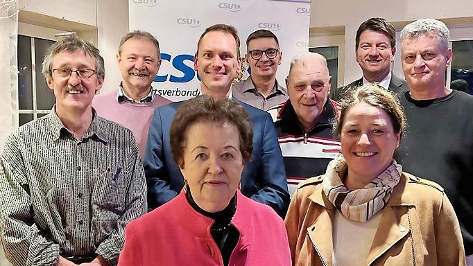 Langjährige CSU-Mitglieder: (von links) Paul Bieber, Georg Schiesser, Inge Adam, Mario Götz, Herbert Wehner, Erich Schneider, Barbara Schöner, Sandro Kirchner und Andreas Hämel       -  Langjährige CSU-Mitglieder: (von links) Paul Bieber, Georg Schiesser, Inge Adam, Mario Götz, Herbert Wehner, Erich Schneider, Barbara Schöner, Sandro Kirchner und Andreas Hämel