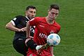 Loris Maier (rechts) vom TSV Aubstadt versucht, den Ball zu kontrollieren. Dominik Meisel (links, Würzburger Kickers) hindert ihn daran.