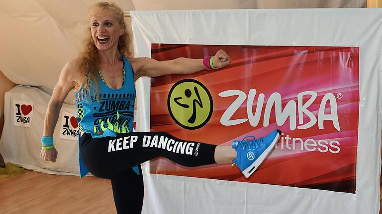 Immer in Bewegung: Andrea Hübners Liebe gehört dem Zumba. Zum zehnjährigen Bestehen des Trainings veranstaltet sie eine virtuelle 'Charity-Party'. Immer in Bewegung: Andrea Hübners Liebe gehört dem Zumba. Zum zehnjährigen Bestehen des Trainings veranstaltet sie eine virtuelle 'Charity-Party'.