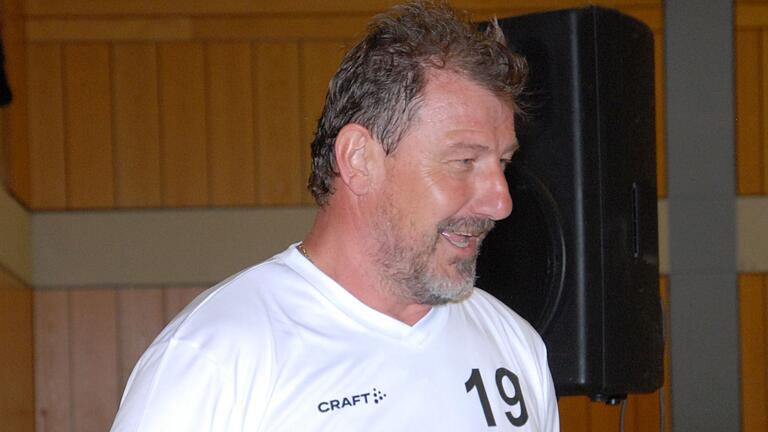 Michal Tonar beendete 2013 mit der Bayernliga-Meisterschaft seine Karriere in Rödelsee. Heute ist der 53-Jährige Trainer des tschechischen Spitzenklubs Dukla Prag. Michal Tonar beendete 2013 mit der Bayernliga-Meisterschaft seine Karriere in Rödelsee. Heute ist der 53-Jährige Trainer des tschechischen Spitzenklubs Dukla Prag.