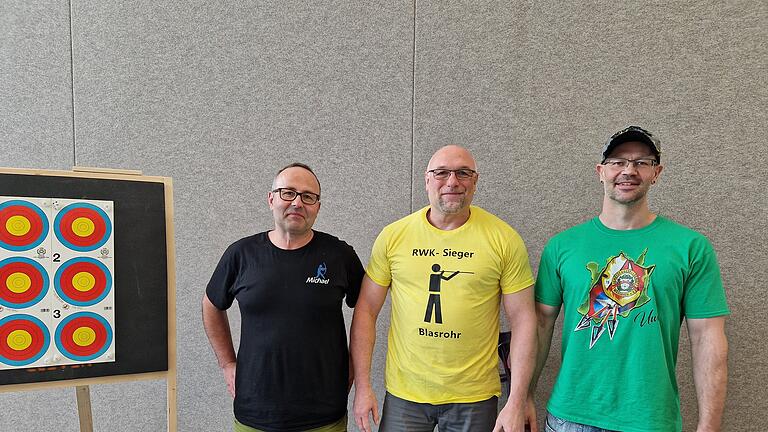 Blasrohrschießen in Oerlenbach - Unser Bild zeigt die besten Einzelschützen (von links ) Michael Holzheimer (3.), Thomas Ahlswede (1.) und Uwe Eisenhardt (2.). Blasrohrschießen in Oerlenbach - Unser Bild zeigt die besten Einzelschützen (von links ) Michael Holzheimer (3.), Thomas Ahlswede (1.) und Uwe Eisenhardt (2.).