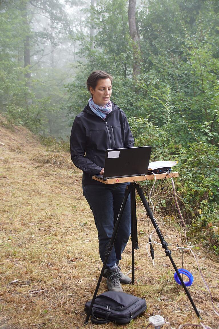 Britta Ziegler (hier bei den Sondierungen am Burgstall im Jahre 2019) würde gerne mit einer Eltmanner Schule ein Stadt-Wiki aufbauen, in dem die Stadtgeschichte dokumentiert werden könnte. Britta Ziegler (hier bei den Sondierungen am Burgstall im Jahre 2019) würde gerne mit einer Eltmanner Schule ein Stadt-Wiki aufbauen, in dem die Stadtgeschichte dokumentiert werden könnte.