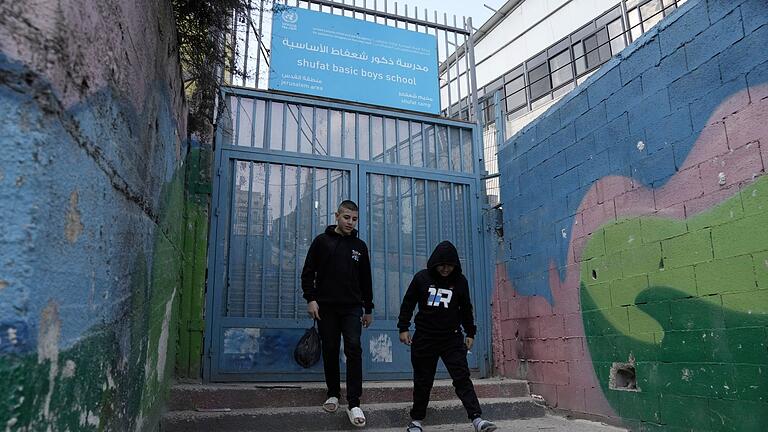 Nahostkonflikt - Schließung UNRWA       -  Laut UNRWA-Chef Philippe Lazzarini sind Hunderte Schüler von den Schließungsanordnungen betroffen. (Archivbild)