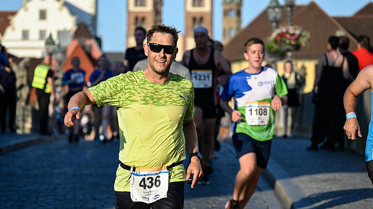 Firmenlauf 2022 auf der alten Mainbrücke