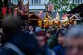 Weihnachtsmarkt in Essen-Steele öffnet       -  Weihnachtlich beleuchtete Hütten stehen auf dem Weihnachtsmarkt in Essen-Steele.