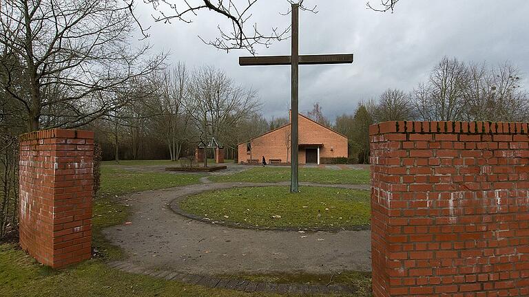 Auf dem Deutschfeldfriedhof: Hier sind auch Baumbestattungen möglich. Auf dem Deutschfeldfriedhof: Hier sind auch Baumbestattungen möglich.