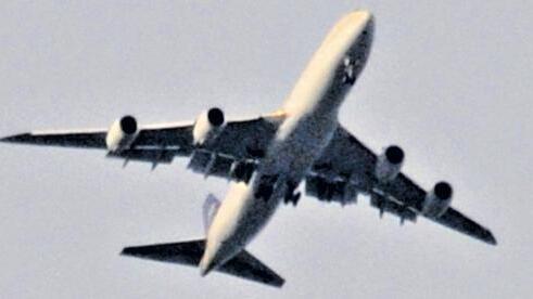 Eine Frachtmaschine des Typs Boeing 747-87UF kreiste am Montagnachmittag lange über Würzburg.