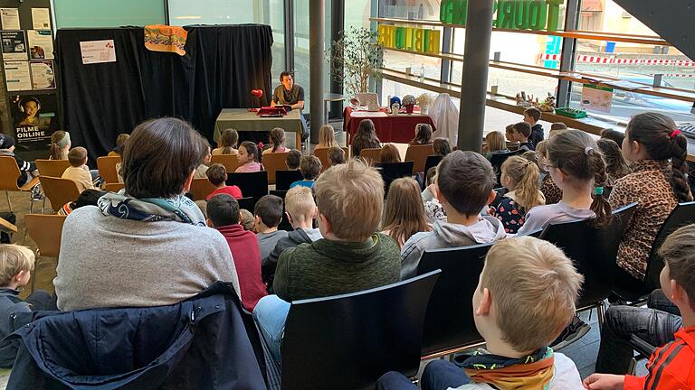 Das Lesetheater zu Besuch im KUK. Das Lesetheater zu Besuch im KUK.