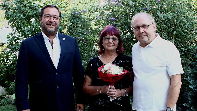 Bürgermeister Martin Horn gratulierte dem Ehepaar Monika und Michael Weber (von links) zur Goldenen Hochzeit Bürgermeister Martin Horn gratulierte dem Ehepaar Monika und Michael Weber (von links) zur Goldenen Hochzeit