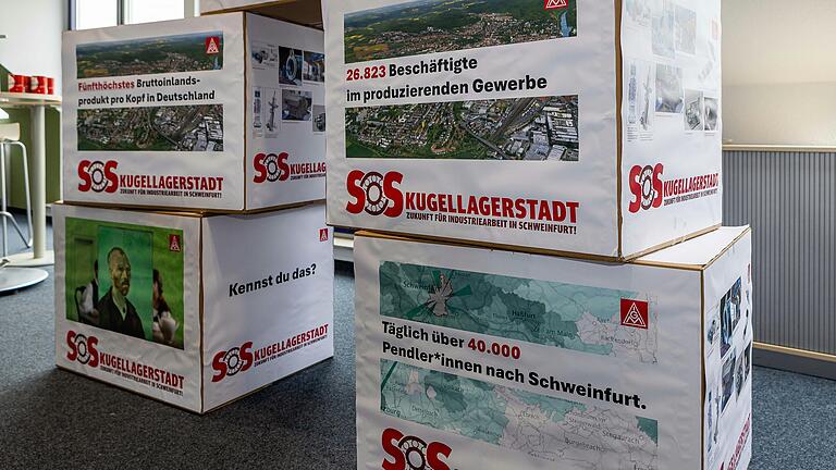 Die IG Metall Schweinfurt hat unter dem Motto 'SOS Kugellagerstadt – Zukunft für Industriearbeit in Schweinfurt' zu einer Kundgebung auf dem Marktplatz in Schweinfurt aufgerufen. Die IG Metall Schweinfurt hat unter dem Motto 'SOS Kugellagerstadt – Zukunft für Industriearbeit in Schweinfurt' zu einer Kundgebung auf dem Marktplatz in Schweinfurt aufgerufen.