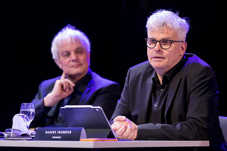Die Theaterleitung: Intendant Markus Trabusch (vorne) und Geschäftsführender Direktor Dirk Terwey. Die Theaterleitung: Intendant Markus Trabusch (vorne) und Geschäftsführender Direktor Dirk Terwey.