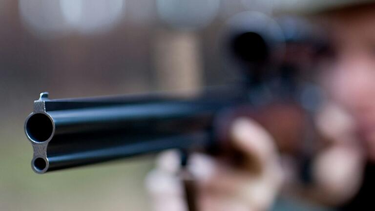 Ein 34-Jähriger ist vor dem Kitzinger Amtsgericht der Jagdwilderei angeklagt (Symbolbild). Es geht um viel für den leidenschaftlichen Jäger.