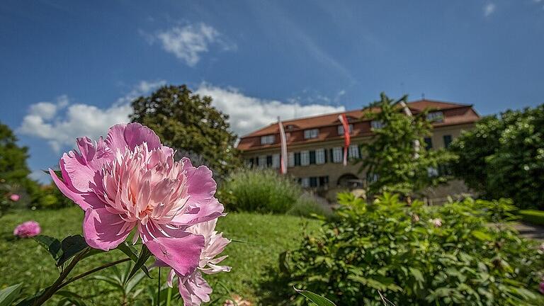 Herrliche Natur rund ums Fürstenschloss: Castell lädt Natur- und Kulturfreunde gleichermaßen ein. FOTO (Archiv): Patty Varasano Herrliche Natur rund ums Fürstenschloss: Castell lädt Natur- und Kulturfreunde gleichermaßen ein. FOTO (Archiv): Patty Varasano