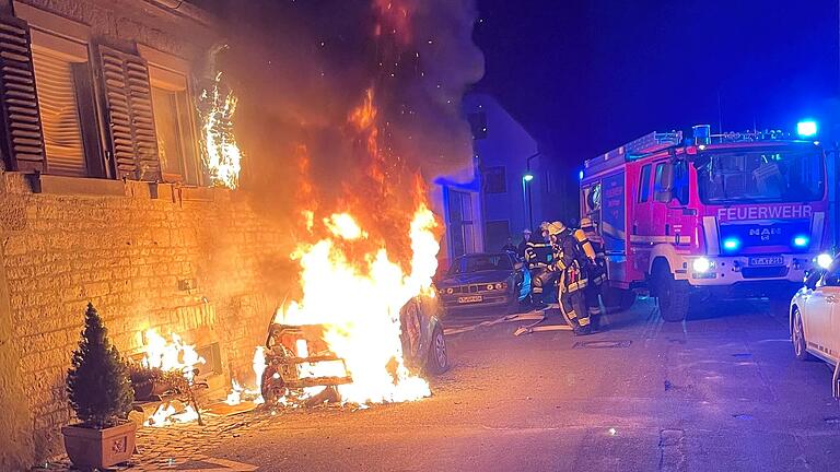 Ein Brandanschlag auf das Auto von Uwe Hartmann im Februar 2022 sorgte für überregionale Schlagzeilen. Ein Brandanschlag auf das Auto von Uwe Hartmann im Februar 2022 sorgte für überregionale Schlagzeilen.