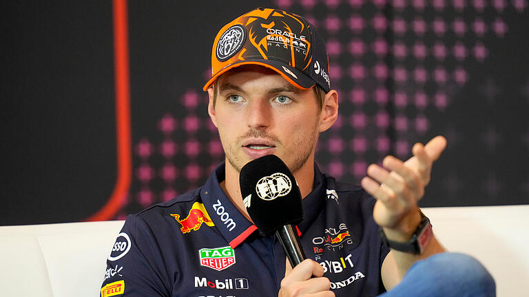 Großer Preis von Österreich.jpeg - Red-Bull-Pilot Max Verstappen aus den Niederlanden gleicht mit seinem fahrerischen Können die Defizite seines Autos aus. Großer Preis von Österreich.jpeg - Red-Bull-Pilot Max Verstappen aus den Niederlanden gleicht mit seinem fahrerischen Können die Defizite seines Autos aus.
