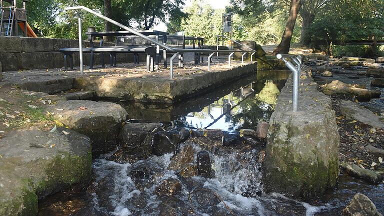 An Hitzetagen eine willkommene Erfrischung: das Ostheimer Kneipp-Tretbecken an der Moritzmühle. An Hitzetagen eine willkommene Erfrischung: das Ostheimer Kneipp-Tretbecken an der Moritzmühle.