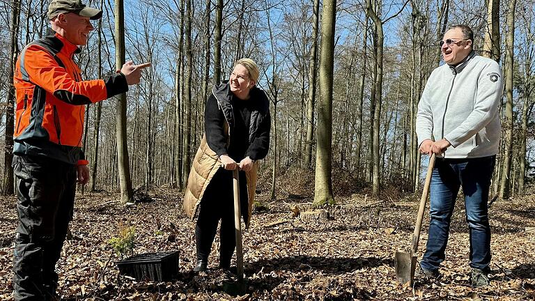 Im Bild von links: Jochen Schenk, Nina Jüttner und Stephan Jüttner.