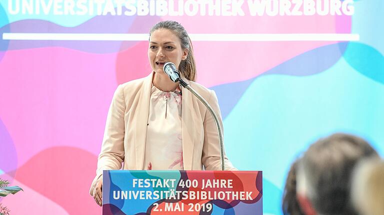 Bayerns Digitalministerin Judith Gerlach als Rednerin beim Festakt: Als Studentin paukte und stöberte sie selbst einmal in der Würzburger Uni-Bibliothek. Bayerns Digitalministerin Judith Gerlach als Rednerin beim Festakt: Als Studentin paukte und stöberte sie selbst einmal in der Würzburger Uni-Bibliothek.
