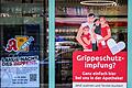 Grippeschutzimpfung       -  Eine Grippeschutzimpfung bekommt man zum Beispiel in Apotheken oder beim Hausarzt.
