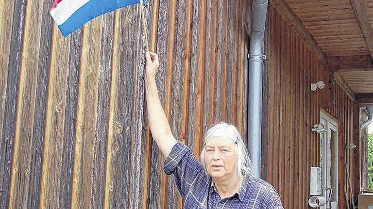 EM-Fieber: Die Niederländerin Guda van der Veen fühlt sich in Eichelsdorf heimisch. Dennoch drückt sie ihrem Vaterland die Daumen. Foto: Münzel