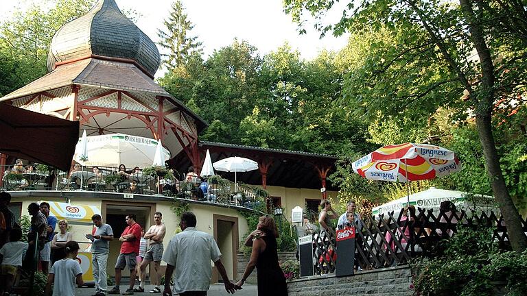 Das war einmal der Volksgarten - ein beliebtes Ausflugslokal im Steinbachtal. Seit 2012 sind das Lokal und der Biergarten geschlossen. Das war einmal der Volksgarten - ein beliebtes Ausflugslokal im Steinbachtal. Seit 2012 sind das Lokal und der Biergarten geschlossen.