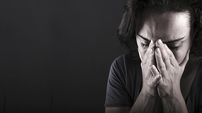In vielen Unternehmen wird über Trauer nicht gesprochen – meist aus Angst die Betroffenen zu verletzten. Dabei reicht oft schon eine kleine Geste, um den Kollegen das Gefühl zu geben, gesehen zu werden.&nbsp;