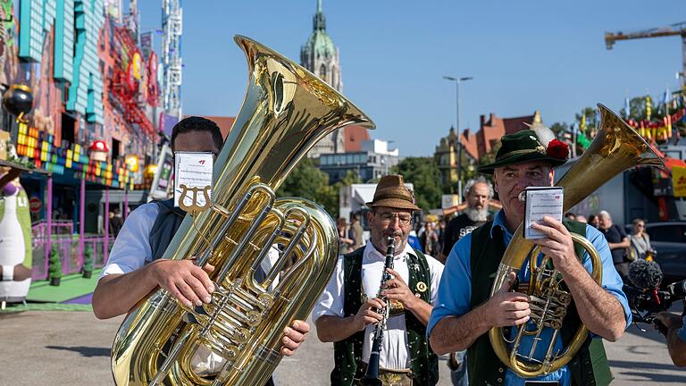 Presserundgang auf dem Oktoberfest       -  München ist für die Wiesn gerüstet.