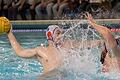 Es spritzt wieder im Schwimmbecken: Die Wasserballer vom SV Würzburg 05 starten am Wochenende in die Bundesliga-Saison – mit verändertem Modus, strikten Auflagen und ständigen Kontrollen. Jonas Fehn (links) wird dann nicht mehr für die Würzburger werfen. Er hat sich der SG Neukölln angeschlossen.